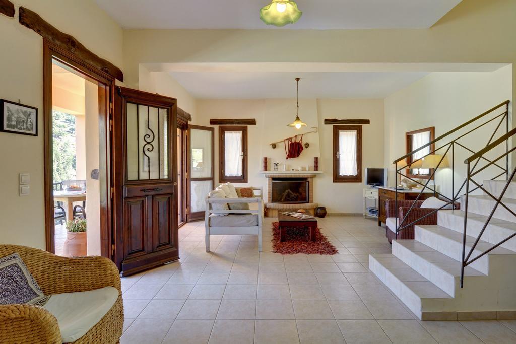Villa Oreinothea à Thérison Chambre photo